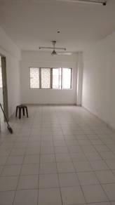 Ruang tamu & makan – Apartmen di Palm Garden Apartment, Klang, foto 2