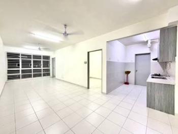 Living & dining – Apartment at PANGSAPURI SERI UTAMA, Puchong, photo 2