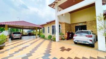 Bungalow at Jalan Pekaka Seksyen 8, Kota Damansara, photo 2