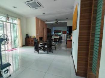 Bungalow at Bluwater Estate, Seri Kembangan, photo 1