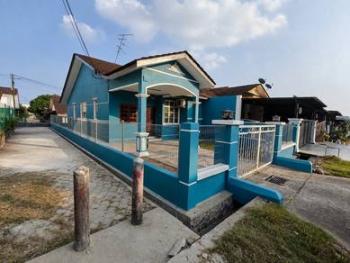 Rumah di Jalan Kiara, Pasir Gudang, foto 1