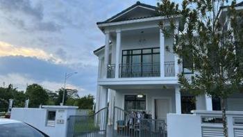 Rumah di Jalan Eko Tropika 2/1, Pasir Gudang, foto 1