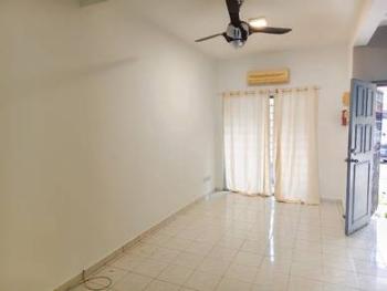 Ruang tamu & makan – Rumah di Lorong Az-Zaharah 10, Puncak Alam, foto 2
