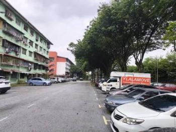 Flat at Taman Muhibbah, Seri Kembangan, photo 1