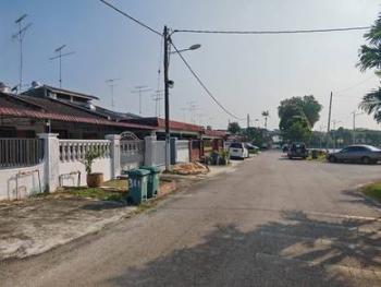House at 310 Jalan Nibong, Kulai, photo 1
