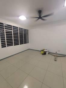 Ruang tamu & makan – Rumah Bandar di Park Villa, Puchong, foto 7