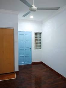 Taman Sungai Besi Indah, Seri Kembangan的房屋，照片2