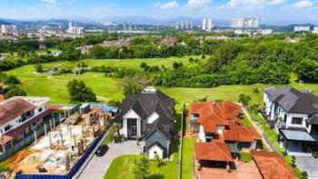 Bungalow at Bangi Golf Resort, Bangi, photo 2