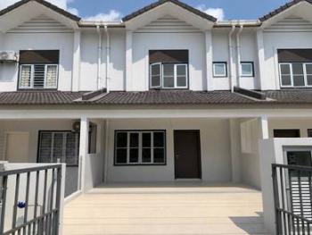 House at M Senyumia, Sepang, photo 1