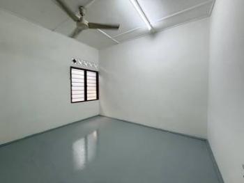 Taman Pertama, Batu Berendam的房屋，照片5