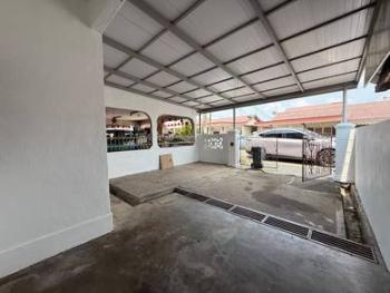 Taman Pertama, Batu Berendam的房屋，照片8