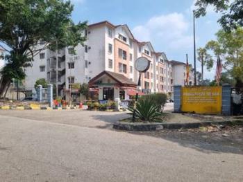 Apartment at Jalan Pulau Angsa U10/14, Shah Alam, photo 1
