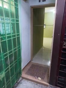 Flat at Blok 7, Flora Heights, Pasir Gudang, photo 3
