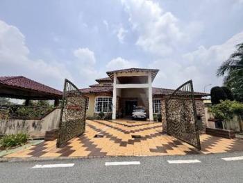 Bungalow at Jalan Pekaka, Seksyen 8, Kota Damansara, photo 2
