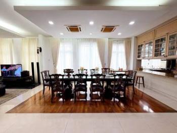 Ruang tamu & makan – Banglo di Bangi Golf Resort, Bangi, foto 9