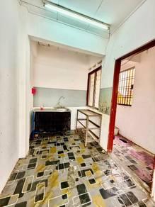 Taman Sri Plentong, Masai的平层住宅，照片5