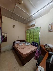 Jalan Sri Putri 1 Taman Putri, Kulai的房屋，照片2