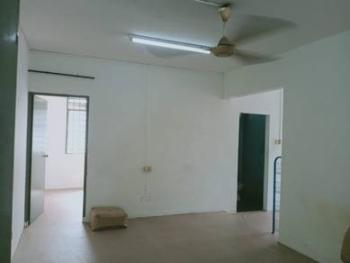 Ruang tamu & makan – Pangsapuri di Jalan Nibong 28, Tebrau, foto 2