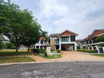 Bungalow at Jalan Awan Larat U8, Bukit Jelutong, photo 1