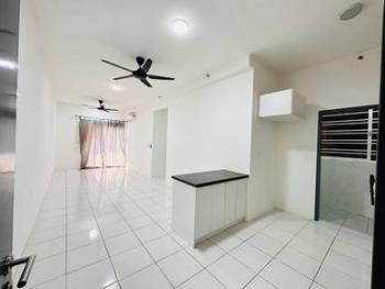 Living & dining – Apartment at Kita Impian, Dengkil, photo 4