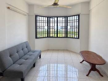 客厅/饭厅 – Pangsapuri Ria @ Kampung Benggali, Butterworth的公寓，照片1