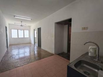 Flat at Jalan SP 4/1, Bandar Saujana Putra, photo 2