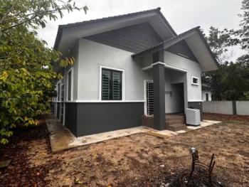 Bungalow at Beris Lalang, Jelawat, Bachok, photo 4