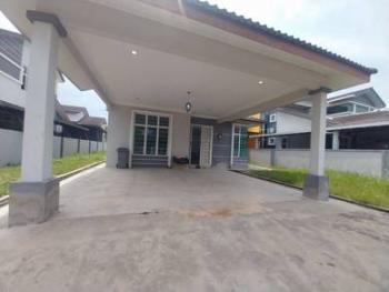 Bungalow at Taman Belimbing Setia, Durian Tunggal, photo 2