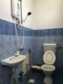 Bathroom – Room at Mentari Court, Bandar Sunway, photo 5
