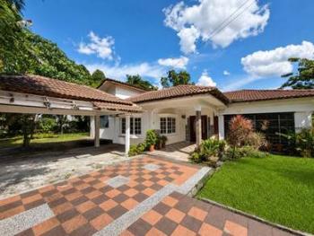 Bungalow at Taman Pelangi, Batu, photo 1