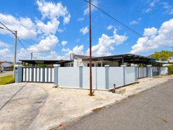 House at Taman Changkat, Teluk Intan, photo 1