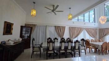 Ruang tamu & makan – Vila di Duta Villa, Setia Alam, foto 3