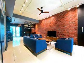 Ruang tamu & makan – Vila di Duta Villa, Setia Alam, foto 1