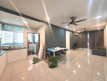 Ruang tamu & makan – Apartmen di Larkin Heights, Johor Bahru, foto 3