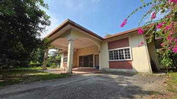 Bungalow at Seksyen 36, Shah Alam, photo 1