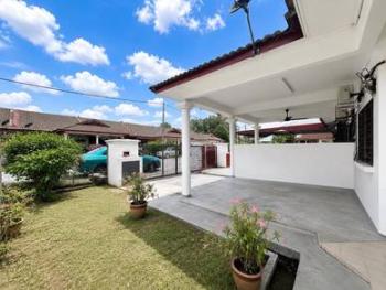 House at Taman Alam Perdana, Puncak Alam, photo 3