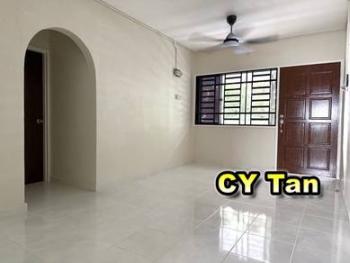 Flat at Jalan Tengah, Bayan Baru, photo 3