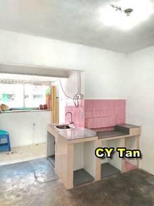 Flat at Jalan Tengah, Bayan Baru, photo 4