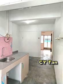 Flat at Jalan Tengah, Bayan Baru, photo 5