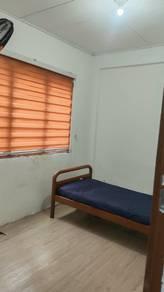卧室 – Flat PKNS Seksyen 7, Shah Alam的组屋，照片3