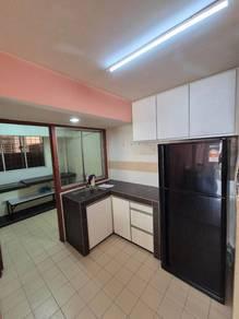 Apartmen di Pangsapuri Damai, Subang Bestari, foto 1