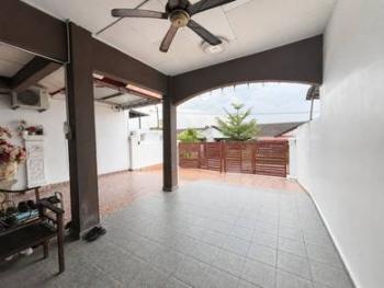 JALAN MAWAR TAMAN MAWAR, Pasir Gudang的房屋，照片2