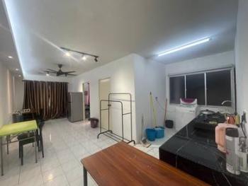 Living & dining – Room at Apartment Lestari, Damansara Damai, photo 1