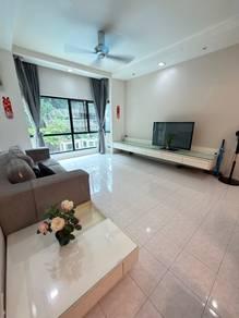 Ruang tamu & makan – Kondominium di Alpine Tower, Bukit Jambul, foto 1