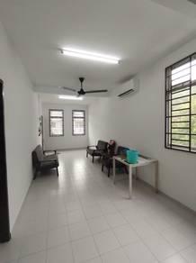 Ruang tamu & makan – Rumah Bandar di Scientex Maju, Kulai, foto 3