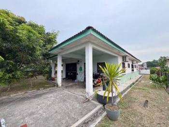Bungalow at Taman Pinggiran Putra, Seri Kembangan, photo 1