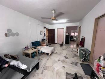 客厅/饭厅 – Flat PKNS Seksyen 7, Shah Alam的组屋，照片1