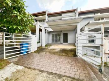 House at Aman Putri Seksyen U17, Shah Alam, photo 1