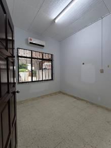 卧室 – 53 Jalan Kelabu, Johor Bahru的房屋，照片9