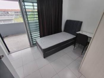 Bilik tidur – Bilik di Jalan Scientex Jaya 12, Senai, foto 1